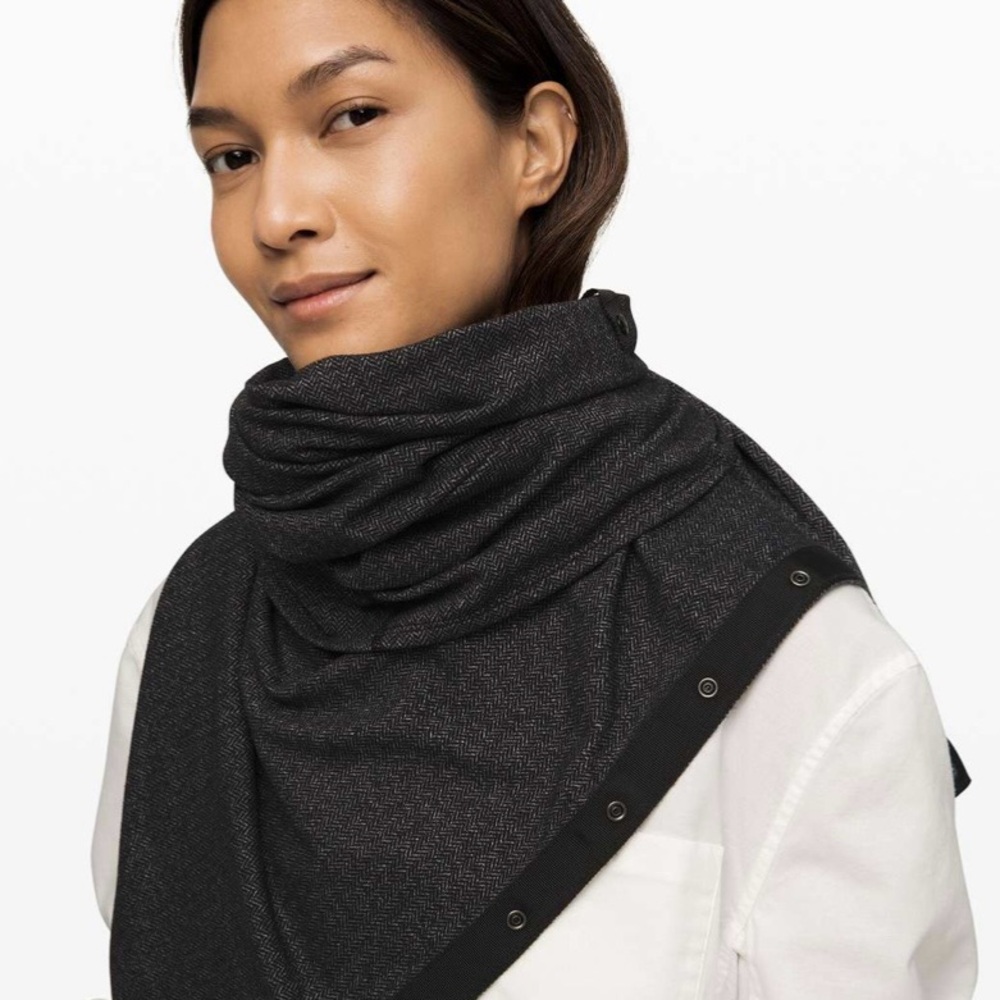 NWOT lululemon Vinyasa Scarf in Heathered Herringbone Black